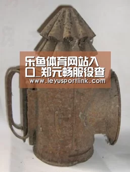 乐鱼体育网站入口_郑元畅服役查走私烟 穿防弹衣持步枪严肃霸气(图4)